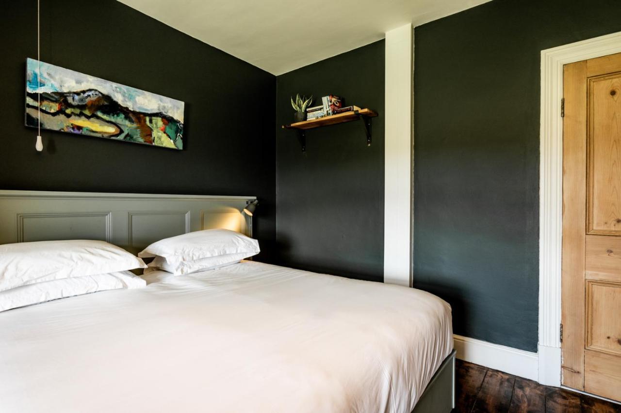 The Old Vicarage Bed & Breakfast Moylgrove Ngoại thất bức ảnh