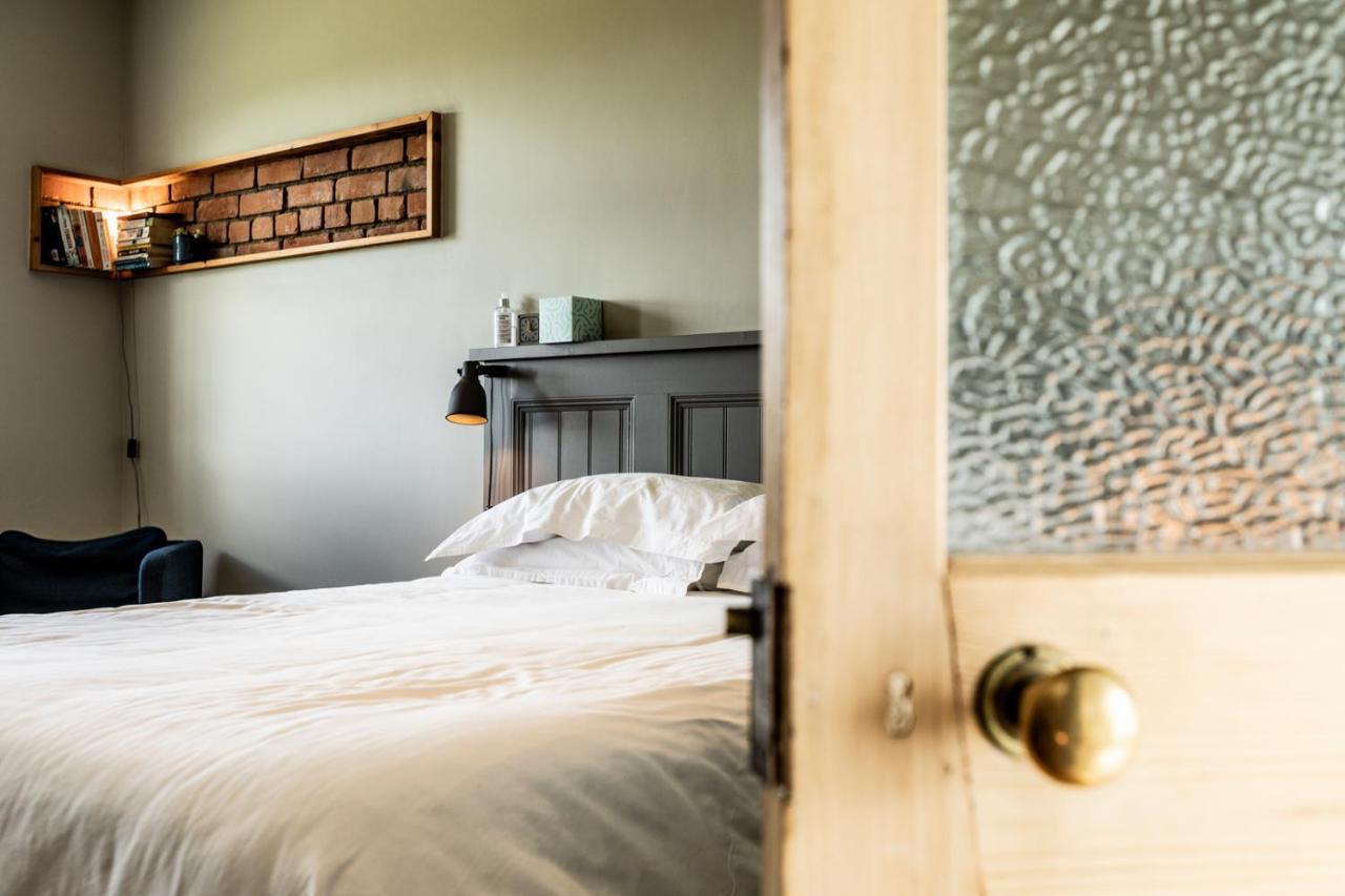 The Old Vicarage Bed & Breakfast Moylgrove Ngoại thất bức ảnh