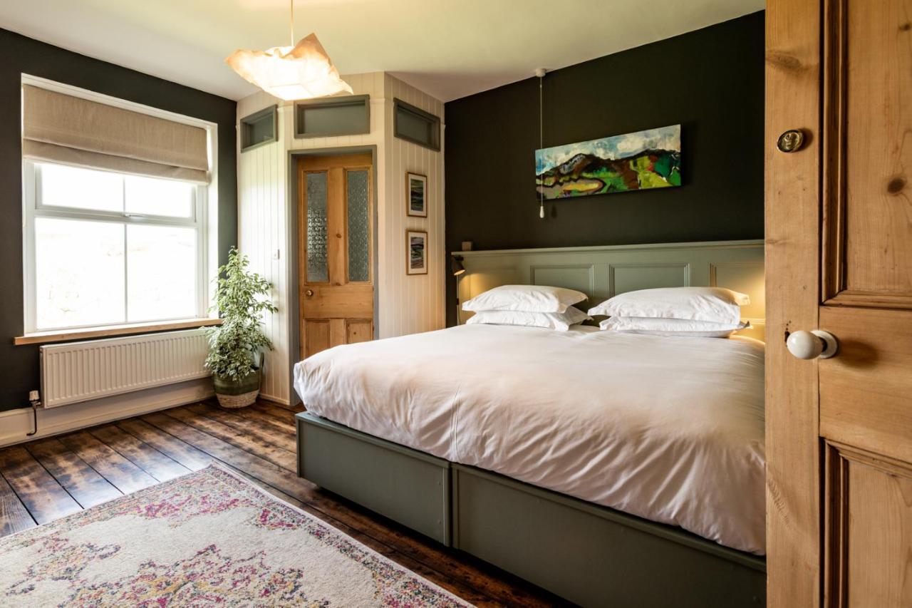 The Old Vicarage Bed & Breakfast Moylgrove Ngoại thất bức ảnh