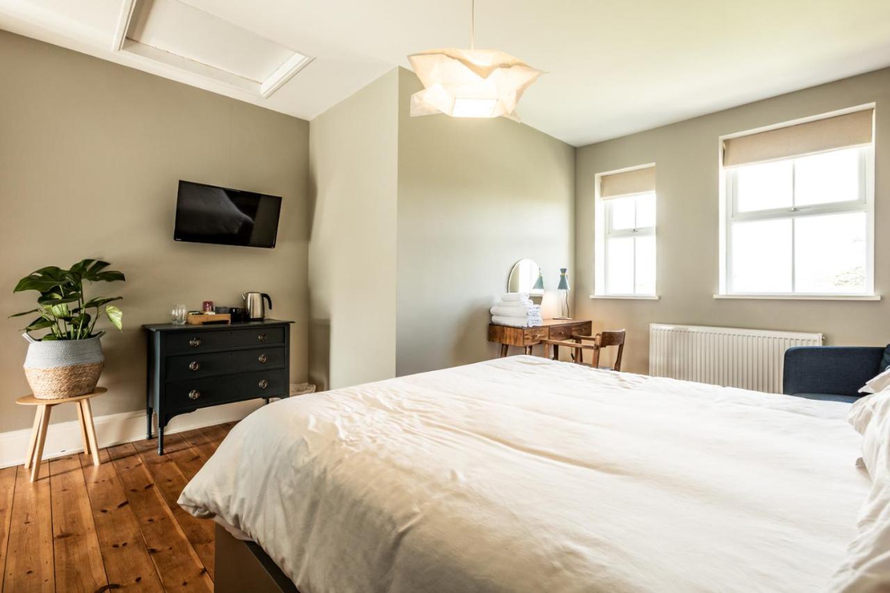 The Old Vicarage Bed & Breakfast Moylgrove Ngoại thất bức ảnh