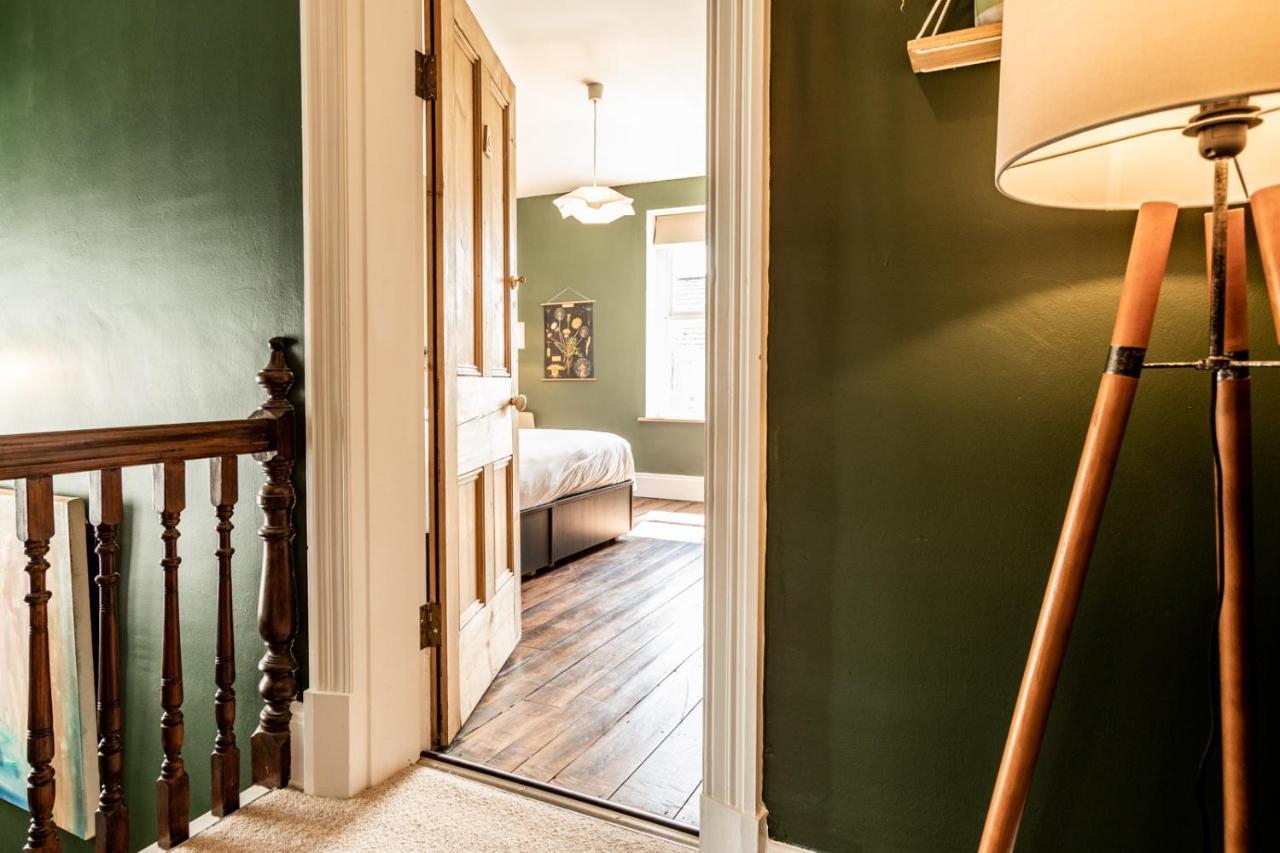 The Old Vicarage Bed & Breakfast Moylgrove Ngoại thất bức ảnh