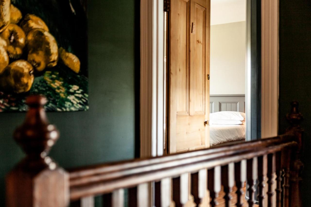 The Old Vicarage Bed & Breakfast Moylgrove Ngoại thất bức ảnh
